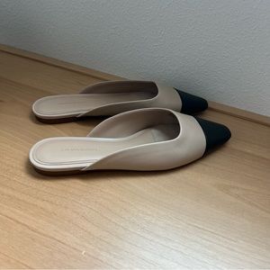Banana Republic Snip Toe Mule - Beige and Black Leather - Women’s size 9.5